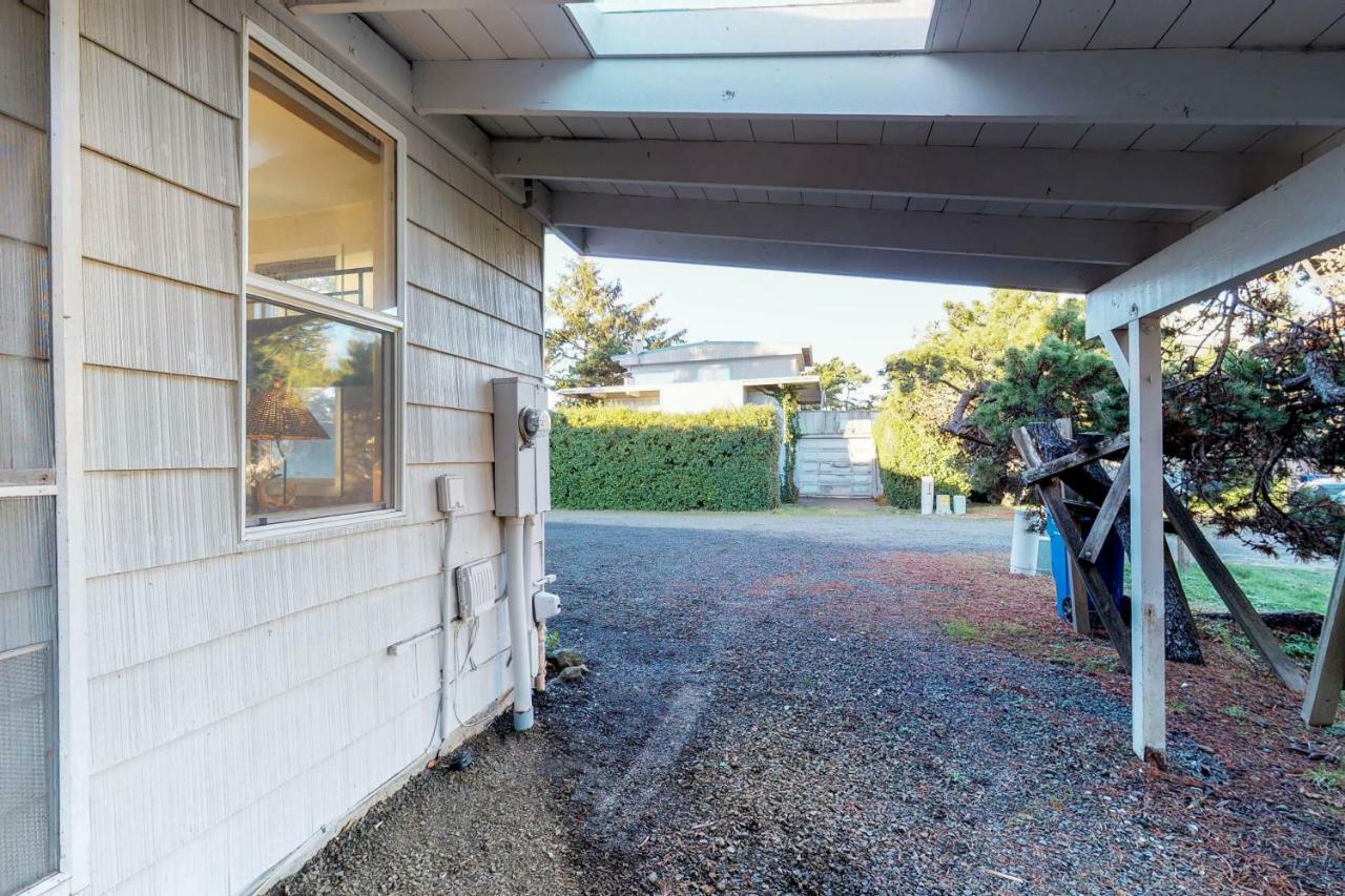 Bayfront Bungalow Villa Lincoln City Exterior photo